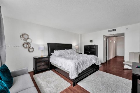 Condo in Sunny Isles Beach, Florida, 2 bedrooms  № 1071781 - photo 13