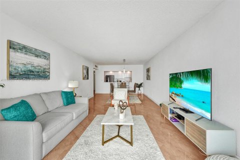 Condo in Sunny Isles Beach, Florida, 2 bedrooms  № 1071781 - photo 7