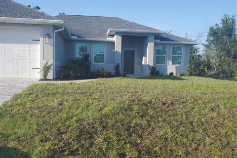 House in Port Charlotte, Florida 3 bedrooms, 151.43 sq.m. № 1082524 - photo 2