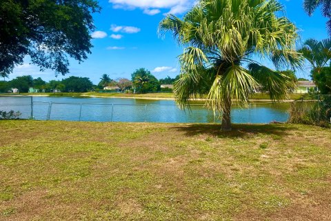 Villa ou maison à vendre à Boynton Beach, Floride: 2 chambres, 89.19 m2 № 1159964 - photo 1