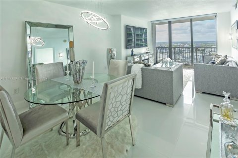 Condo in Miami, Florida, 1 bedroom  № 1292577 - photo 6