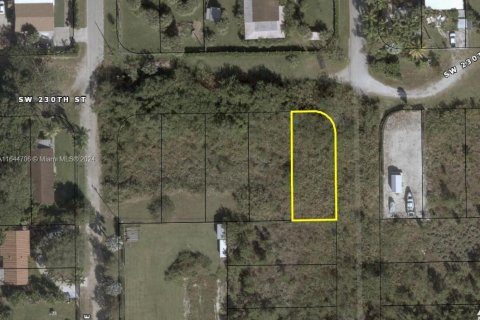 Terreno en venta en Goulds, Florida № 1327594 - foto 1