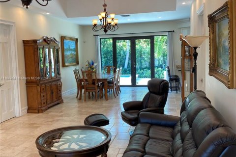 House in Sunny Isles Beach, Florida 3 bedrooms, 193.24 sq.m. № 1327631 - photo 18