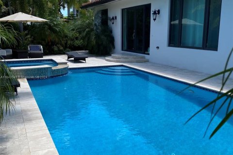 House in Sunny Isles Beach, Florida 3 bedrooms, 193.24 sq.m. № 1327631 - photo 6