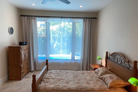 House in Sunny Isles Beach, Florida 3 bedrooms, 193.24 sq.m. № 1327631 - photo 14