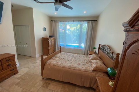 House in Sunny Isles Beach, Florida 3 bedrooms, 193.24 sq.m. № 1327631 - photo 15