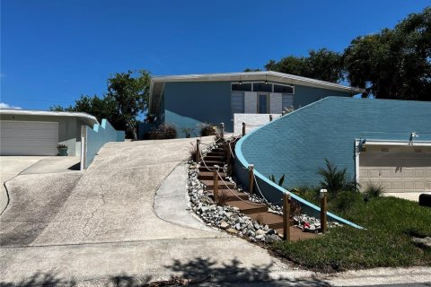 Villa ou maison à louer à Daytona Beach, Floride: 3 chambres, 192.12 m2 № 1340604 - photo 1