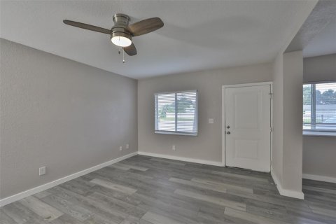 Apartamento en alquiler en Saint Petersburg, Florida, 2 dormitorios, 65.03 m2 № 1340605 - foto 13