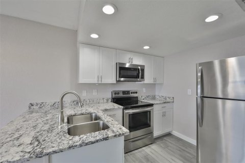 Apartamento en alquiler en Saint Petersburg, Florida, 2 dormitorios, 65.03 m2 № 1340605 - foto 11