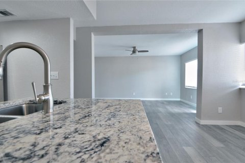 Apartamento en alquiler en Saint Petersburg, Florida, 2 dormitorios, 65.03 m2 № 1340605 - foto 5