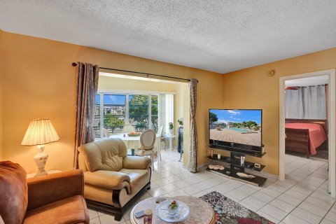 Condo in Lauderdale Lakes, Florida, 2 bedrooms  № 1031471 - photo 9