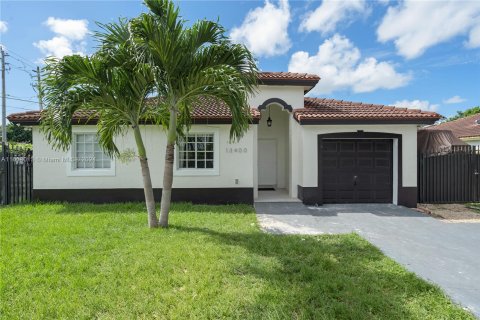 House in Homestead, Florida 4 bedrooms, 161.46 sq.m. № 1347799 - photo 3