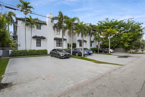 Condo in Fort Lauderdale, Florida, 2 bedrooms  № 1347876 - photo 2