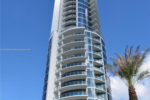 Condo in Sunny Isles Beach, Florida, 2 bedrooms  № 1347875 - photo 19