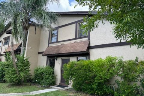 Townhouse in Pembroke Pines, Florida 3 bedrooms, 134.71 sq.m. № 1347800 - photo 2