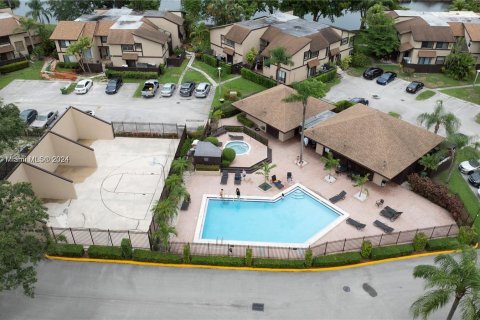 Adosado en venta en Pembroke Pines, Florida, 3 dormitorios, 134.71 m2 № 1347800 - foto 10