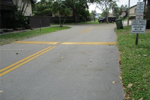 Townhouse in Pembroke Pines, Florida 3 bedrooms, 134.71 sq.m. № 1347800 - photo 8