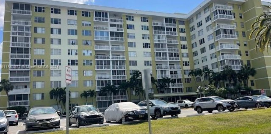 Condominio en Hollywood, Florida, 2 dormitorios  № 1098267