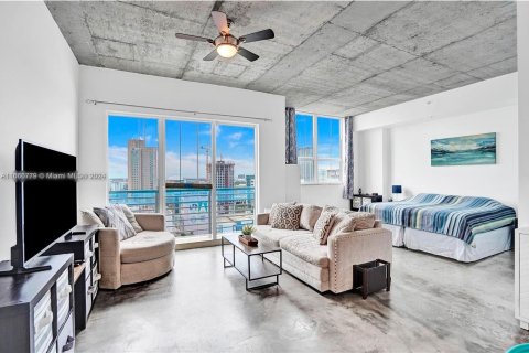 Condo in Miami, Florida, 1 bedroom  № 1381589 - photo 5