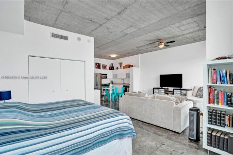 Condo in Miami, Florida, 1 bedroom  № 1381589 - photo 10