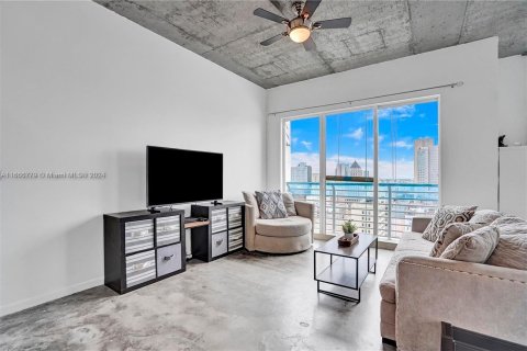 Condo in Miami, Florida, 1 bedroom  № 1381589 - photo 7