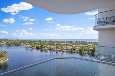 Condo in Aventura, Florida, 2 bedrooms  № 1381631 - photo 15