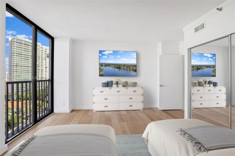 Condo in Aventura, Florida, 2 bedrooms  № 1381631 - photo 17