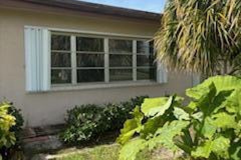 House in West Palm Beach, Florida 2 bedrooms, 120.77 sq.m. № 1092780 - photo 18