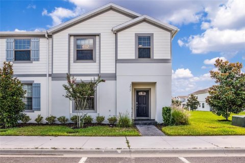 Adosado en venta en Kissimmee, Florida, 5 dormitorios, 210.42 m2 № 1335663 - foto 1