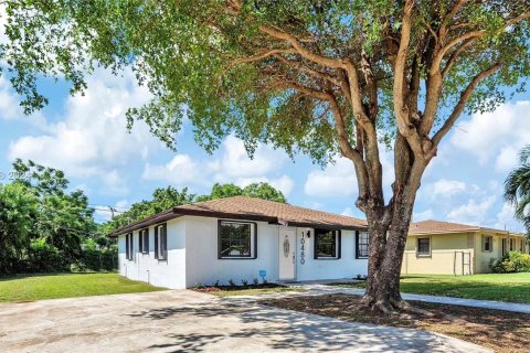 Villa ou maison à vendre à Miami, Floride: 4 chambres, 127.09 m2 № 1331733 - photo 2