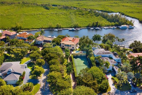 Villa ou maison à vendre à Coral Gables, Floride: 6 chambres, 591.6 m2 № 1332278 - photo 4