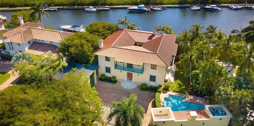 Villa ou maison à Coral Gables, Floride 6 chambres, 591.6 m2 № 1332278