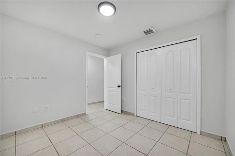 Casa en venta en Miami, Florida, 5 dormitorios, 253.62 m2 № 1397428 - foto 19