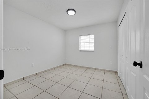 Casa en venta en Miami, Florida, 5 dormitorios, 253.62 m2 № 1397428 - foto 17