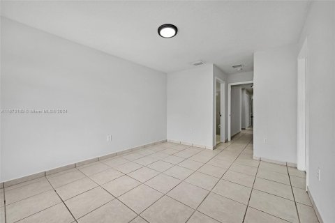 Casa en venta en Miami, Florida, 5 dormitorios, 253.62 m2 № 1397428 - foto 28