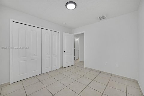 Casa en venta en Miami, Florida, 5 dormitorios, 253.62 m2 № 1397428 - foto 21