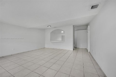 Casa en venta en Miami, Florida, 5 dormitorios, 253.62 m2 № 1397428 - foto 6