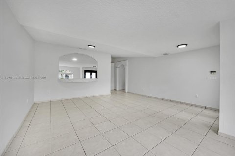 Casa en venta en Miami, Florida, 5 dormitorios, 253.62 m2 № 1397428 - foto 7