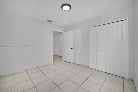 Casa en venta en Miami, Florida, 5 dormitorios, 253.62 m2 № 1397428 - foto 18