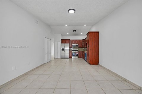 Casa en venta en Miami, Florida, 5 dormitorios, 253.62 m2 № 1397428 - foto 10