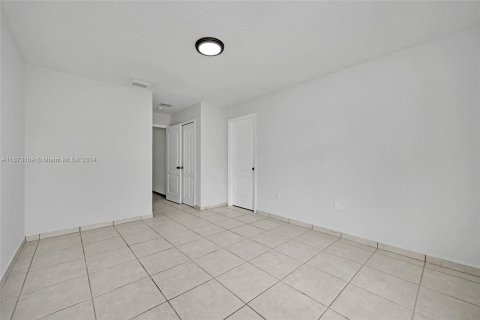 Casa en venta en Miami, Florida, 5 dormitorios, 253.62 m2 № 1397428 - foto 29