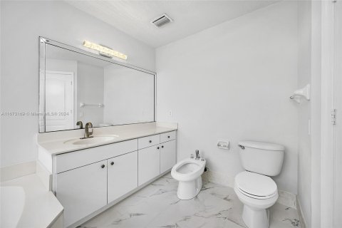 Casa en venta en Miami, Florida, 5 dormitorios, 253.62 m2 № 1397428 - foto 25