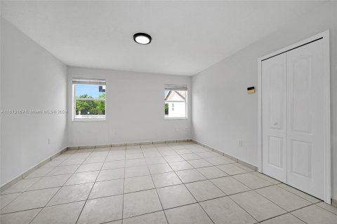 Casa en venta en Miami, Florida, 5 dormitorios, 253.62 m2 № 1397428 - foto 22