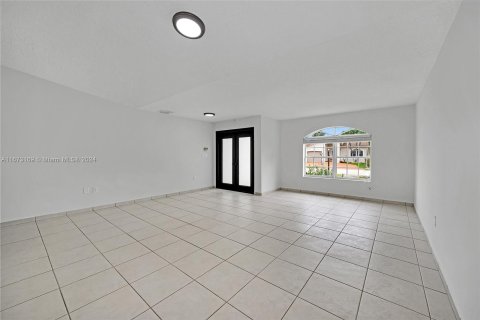 Casa en venta en Miami, Florida, 5 dormitorios, 253.62 m2 № 1397428 - foto 5