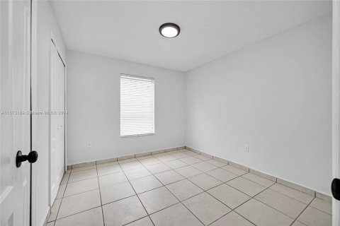 Casa en venta en Miami, Florida, 5 dormitorios, 253.62 m2 № 1397428 - foto 15