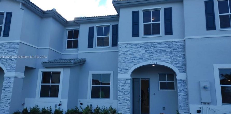 Townhouse in Homestead, Florida 3 bedrooms, 137.77 sq.m. № 1241218