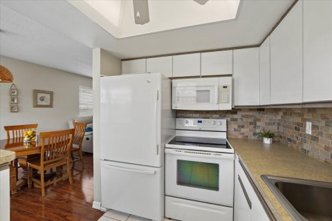 Condo in Stuart, Florida, 2 bedrooms  № 1217313 - photo 10