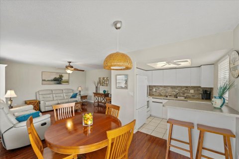 Condo in Stuart, Florida, 2 bedrooms  № 1217313 - photo 14