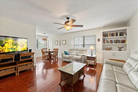 Condo in Stuart, Florida, 2 bedrooms  № 1217313 - photo 18