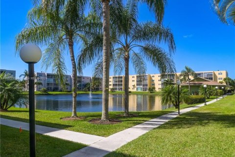 Copropriété à vendre à Dania Beach, Floride: 2 chambres, 106.28 m2 № 1071031 - photo 13